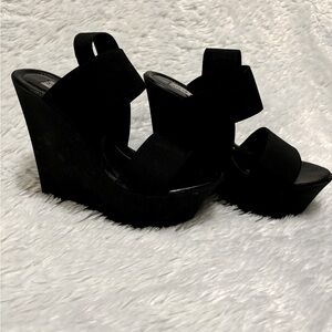 Steve Madden Sling Back Wedges